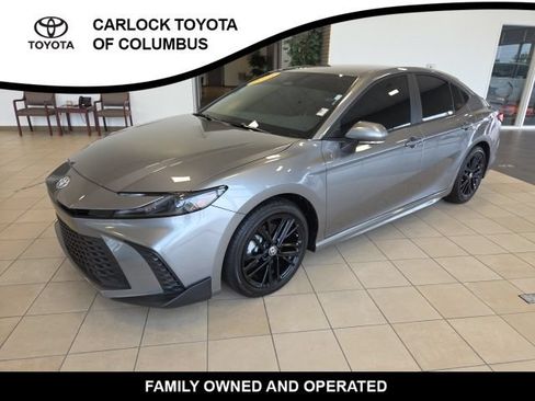 Used 2025 Toyota Camry SE FWD image 4