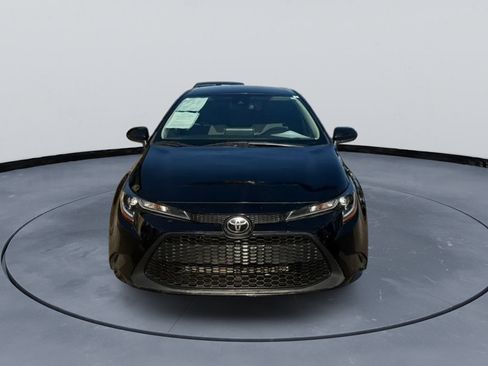 Used 2020 Toyota Corolla LE w/ LE Convenience Package FWD image 3
