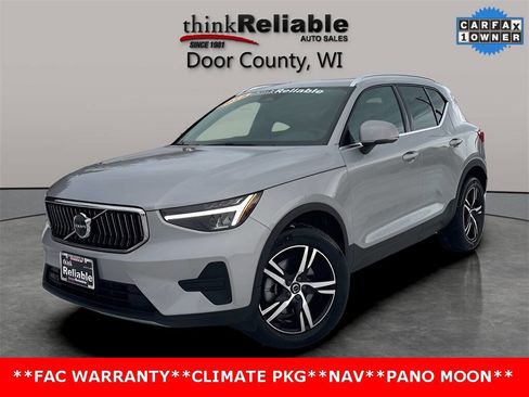 Used 2025 Volvo XC40 B5 Core image 1