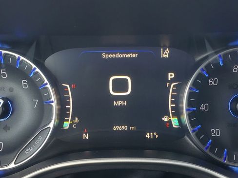 Used 2024 Chrysler Pacifica Touring-L image 20