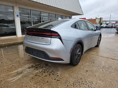 Used 2024 Toyota Prius Limited image 8