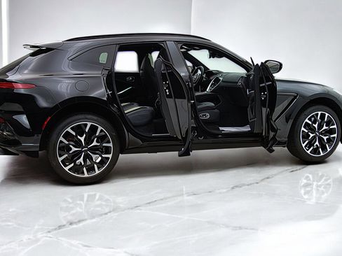 Used 2023 Aston Martin DBX 707 image 11