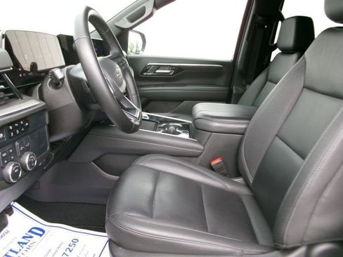 Used 2025 Chevrolet Suburban Z71 AWD/4WD image 15
