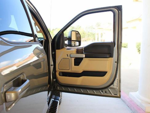 Used 2019 Ford F250 Lariat w/ Lariat Value Package image 28