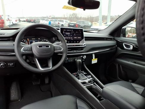 New 2026 Jeep Compass Latitude image 11