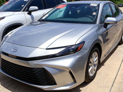 Used 2026 Toyota Camry LE FWD image 1