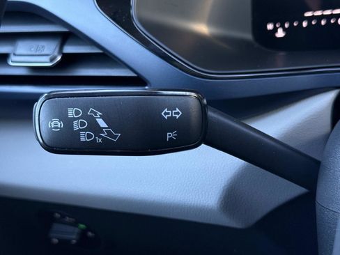 Used 2023 Volkswagen Taos SE image 9