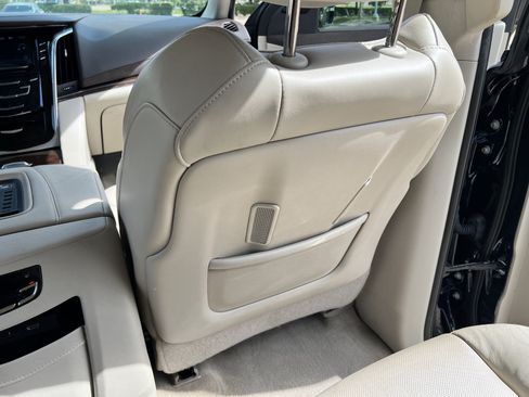 Used 2017 Cadillac Escalade Luxury RWD image 41