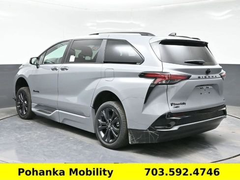 Used 2026 Toyota Sienna XSE image 18