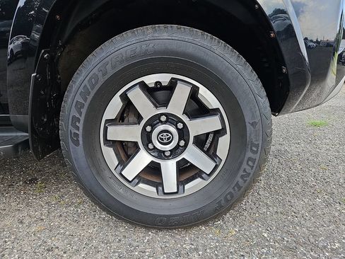 Used 2020 Toyota 4Runner TRD Off-Road Premium w/ Moonroof Package AWD/4WD image 9