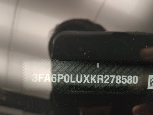 Used 2019 Ford Fusion SE image 33