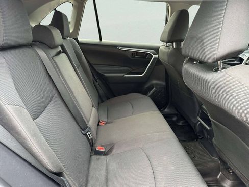 Used 2021 Toyota RAV4 LE AWD/4WD image 14
