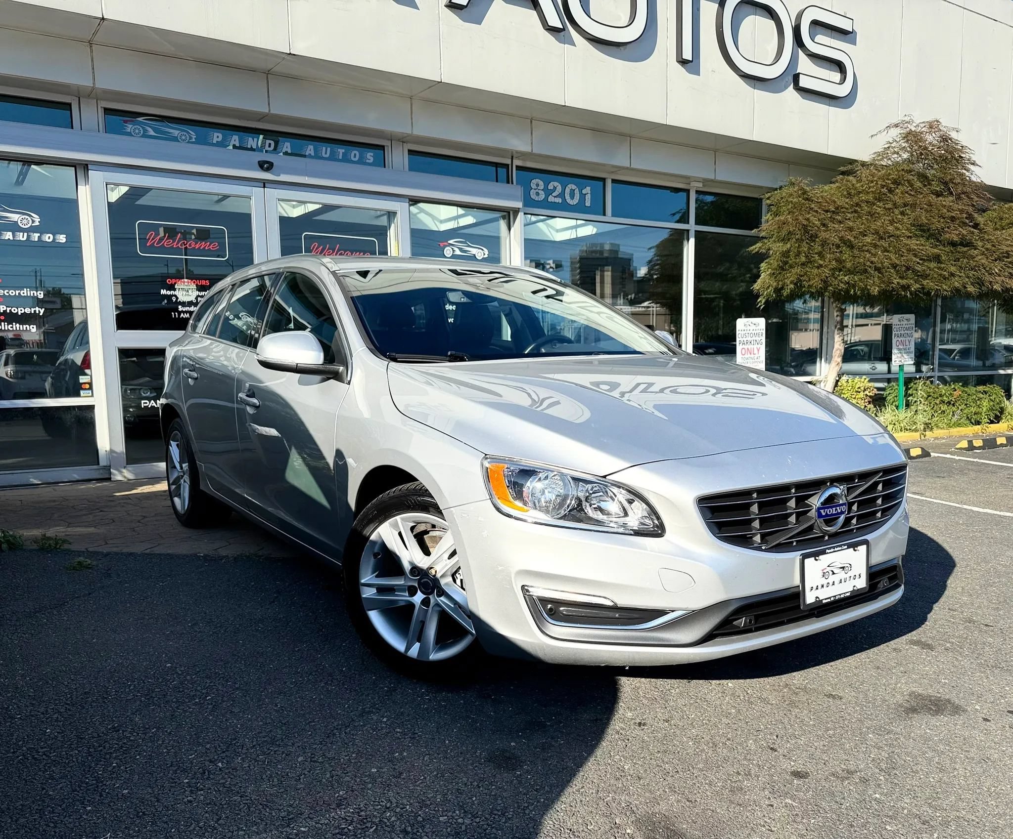 Used 2015 Volvo V60 T5 Premier FWD image 1