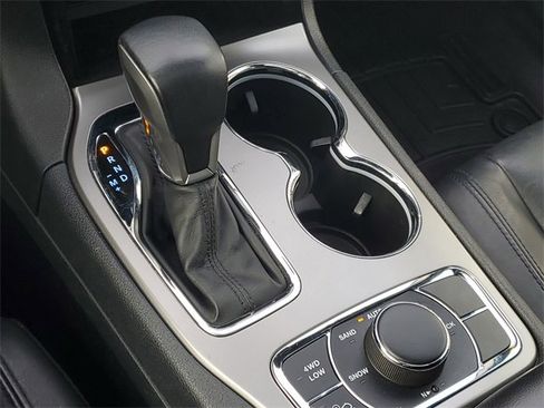 Used 2020 Jeep Grand Cherokee Limited image 30