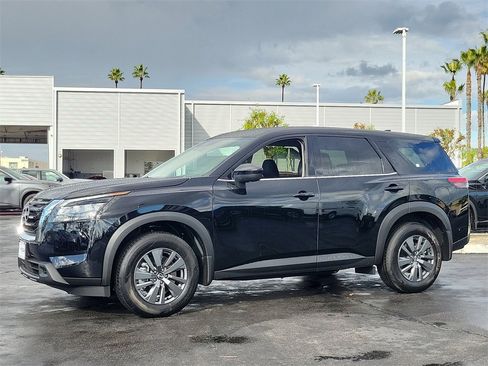 New 2025 Nissan Pathfinder S image 2