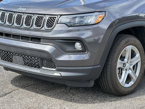 Used 2023 Jeep Compass Latitude w/ Convenience Group AWD/4WD image 8