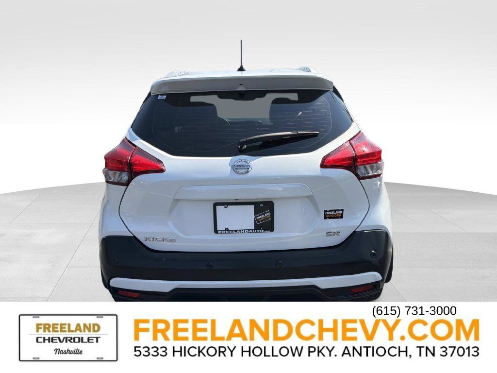 Used 2020 Nissan Kicks SR w/ SR Premium Package FWD image 4