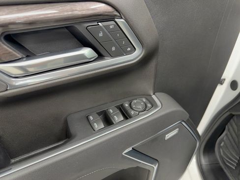 Used 2025 Chevrolet Silverado 1500 LTZ AWD/4WD image 15