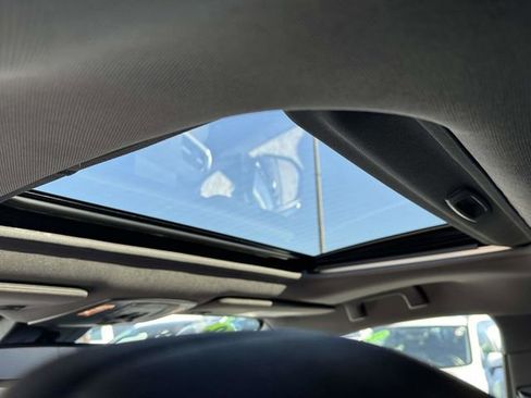 Used 2022 Toyota Sienna XSE image 21