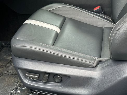 Used 2025 Toyota Camry SE FWD image 15
