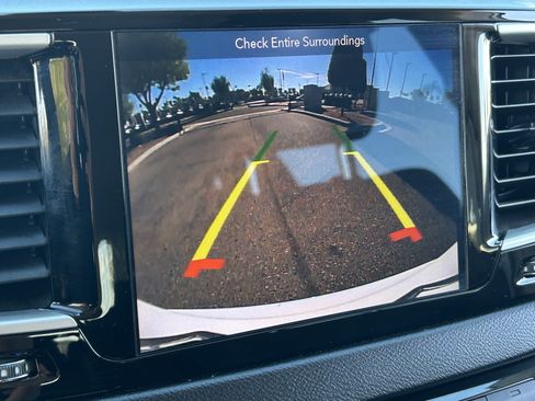 Used 2018 Chrysler Pacifica Touring Plus image 29