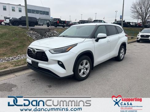 Used 2023 Toyota Highlander LE image 1