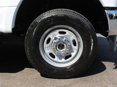 Used 2022 Ford F350 XL w/ Power Equipment Group image 39