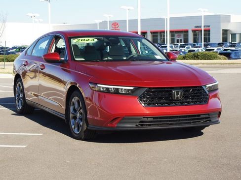 Used 2023 Honda Accord EX image 2