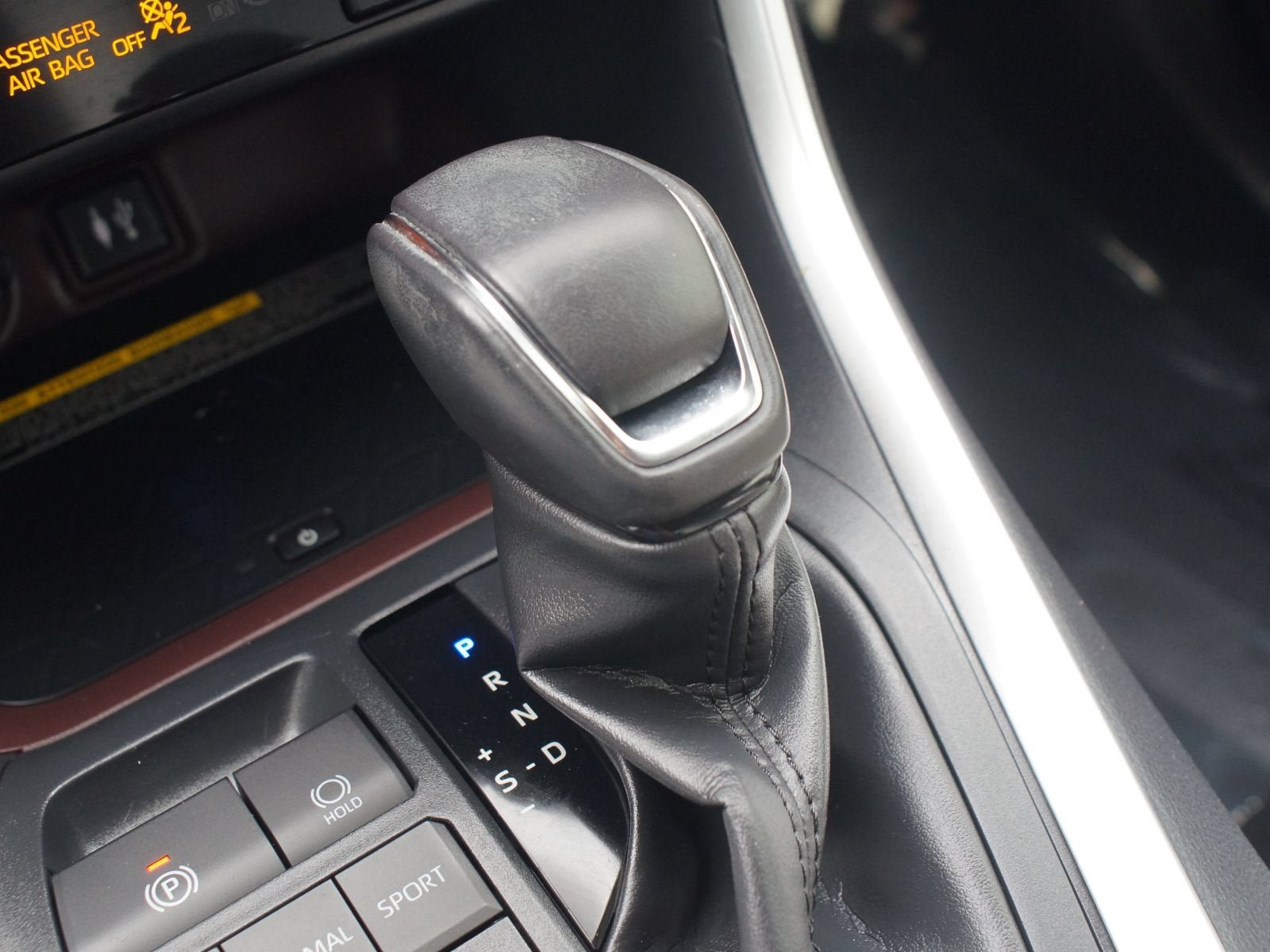 Used 2019 Toyota RAV4 Limited w/ Advanced Technology Package FWD image 13