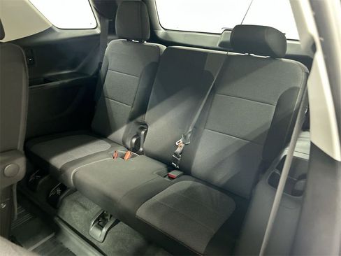 Used 2021 Chevrolet Traverse LT w/ LPO, Blackout Package image 20