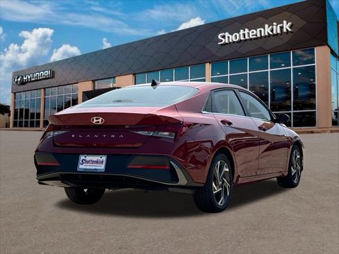 Certified 2025 Hyundai Elantra SEL image 6