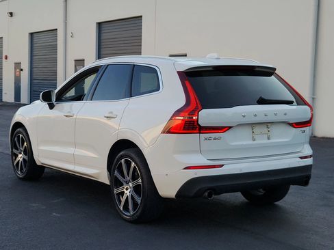 Used 2019 Volvo XC60 T5 Momentum w/ Multimedia Package image 3