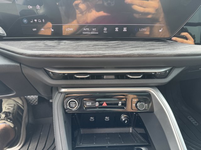 Used 2025 Audi Q5 Premium w/ Convenience Package AWD/4WD image 21
