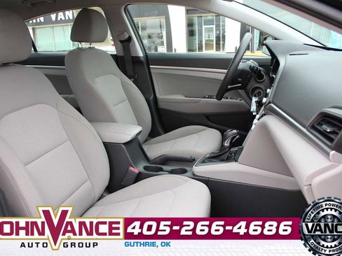 Used 2020 Hyundai Elantra SE image 15