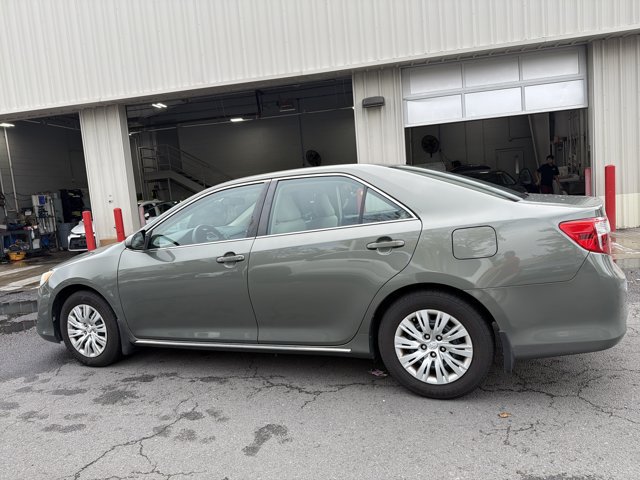Used 2014 Toyota Camry LE FWD image 9