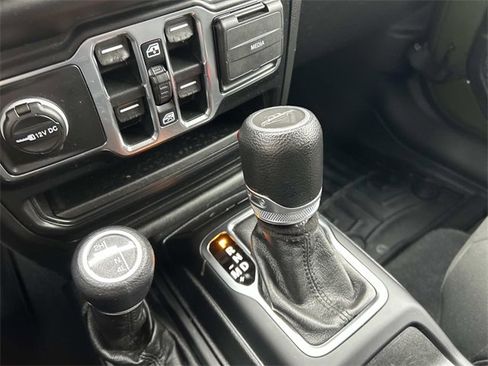 Used 2021 Jeep Gladiator Willys image 30