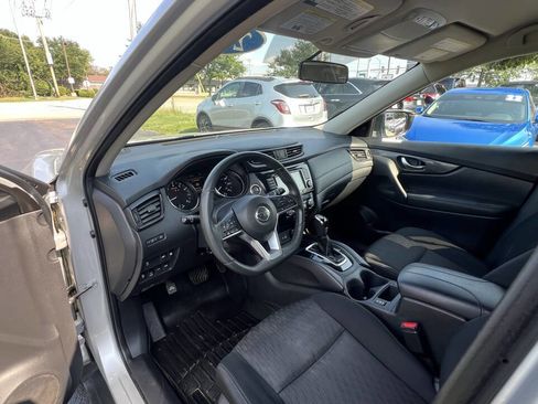 Used 2018 Nissan Rogue SV w/ Premium Package image 11