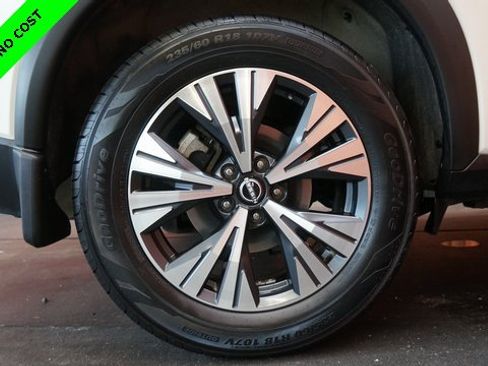 Used 2022 Nissan Rogue SV w/ SV Premium Package image 86