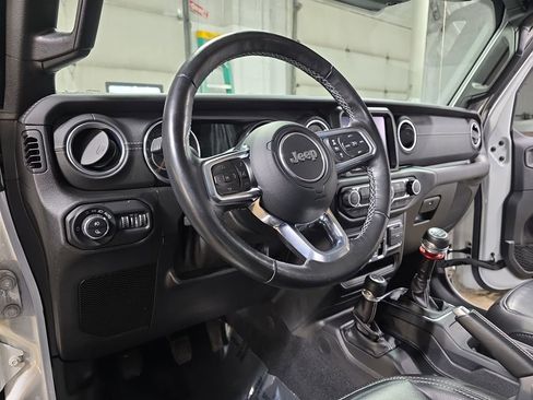Used 2021 Jeep Gladiator Overland w/ Advanced Safety Group AWD/4WD image 15