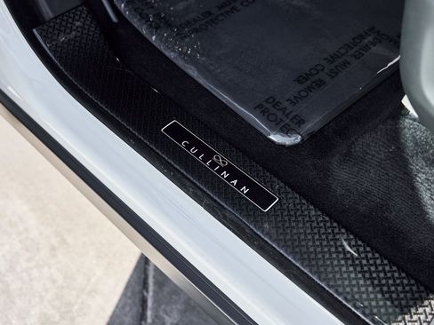 Used 2023 Rolls-Royce Cullinan Black Badge w/ Driver's Package image 41