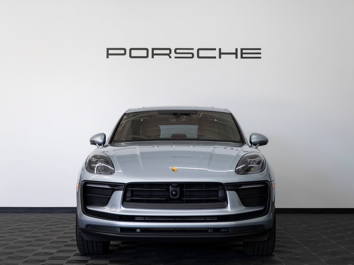 Certified 2024 Porsche Macan AWD/4WD image 10