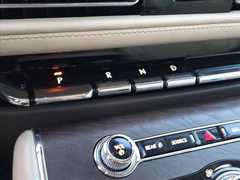 Used 2023 Lincoln Aviator Reserve RWD image 10