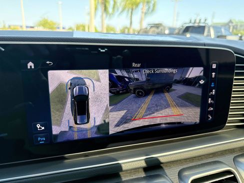 Used 2024 Mercedes-Benz GLS 450 4MATIC image 27