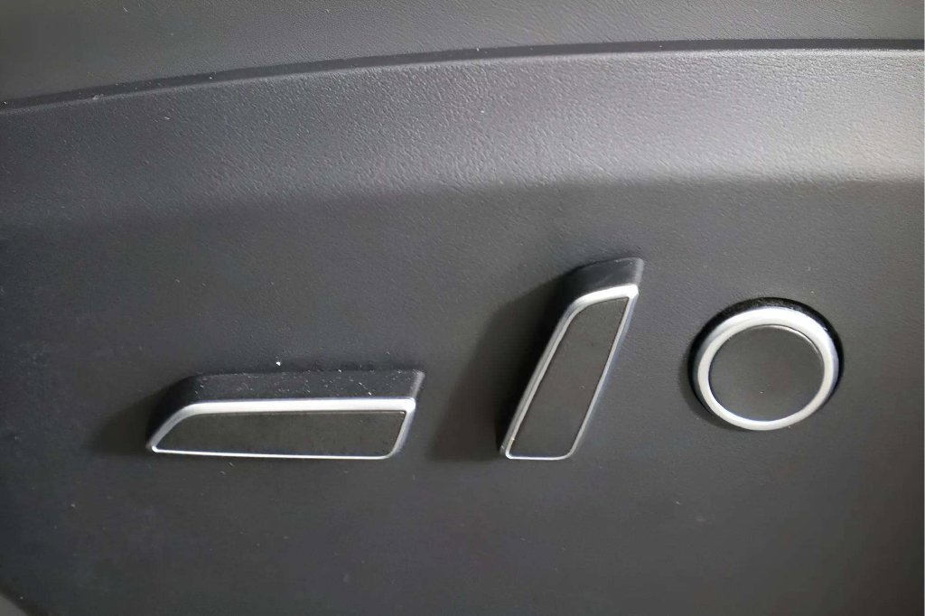 Used 2023 Tesla Model X AWD/4WD image 31