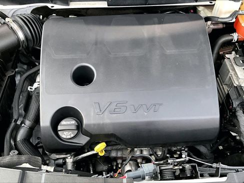 Used 2021 Chevrolet Traverse LT FWD image 33