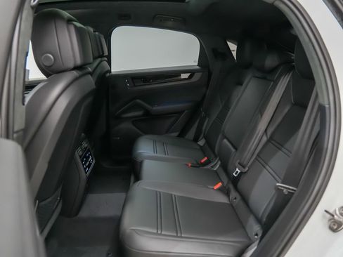 New 2026 Porsche Cayenne GTS AWD/4WD image 18