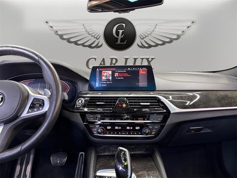 Used 2020 BMW M550i xDrive w/ Dynamic Handling Package image 11