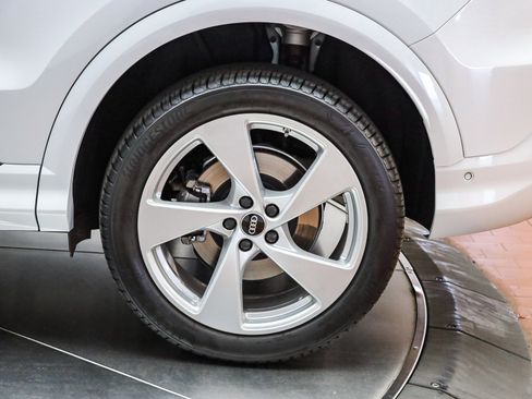 Certified 2025 Audi Q5 Premium Plus w/ Premium Plus image 11