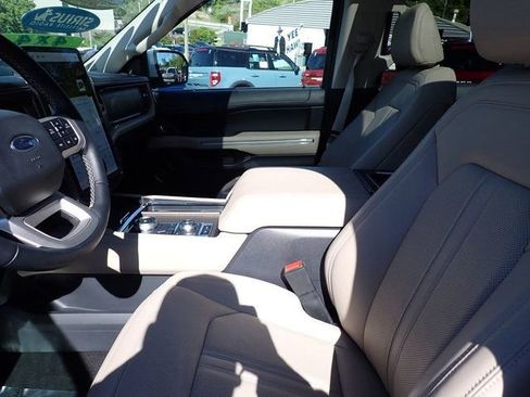 Certified 2024 Ford Expedition Limited AWD/4WD image 18