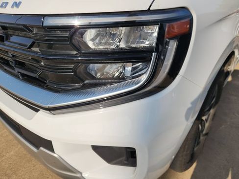 Used 2025 Ford Expedition Platinum AWD/4WD image 7